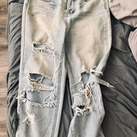 Brandy Melville distressed boyfriend jeans